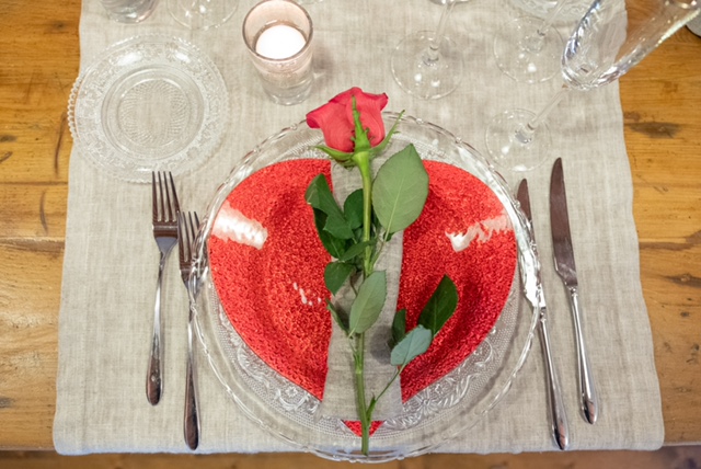 San Valentino 2021: cena a domicilio con rose senza spine